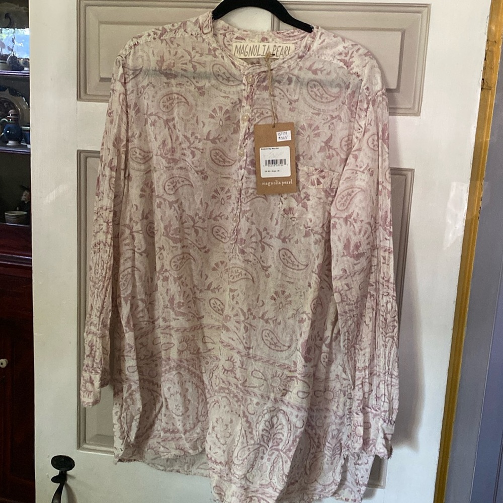 Beautiful light summer weight mag Pearl shirt